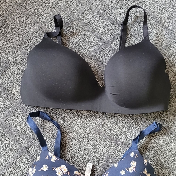 Lot of Victoria's Secret 38D Bras - Picture 2 of 5